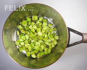 2111f-gurkenwuerfel_duensten