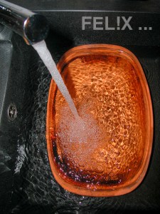 7920e-roemertopf_waessern