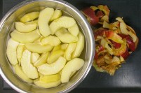 ApfelspaltenSchalenDSCN6252